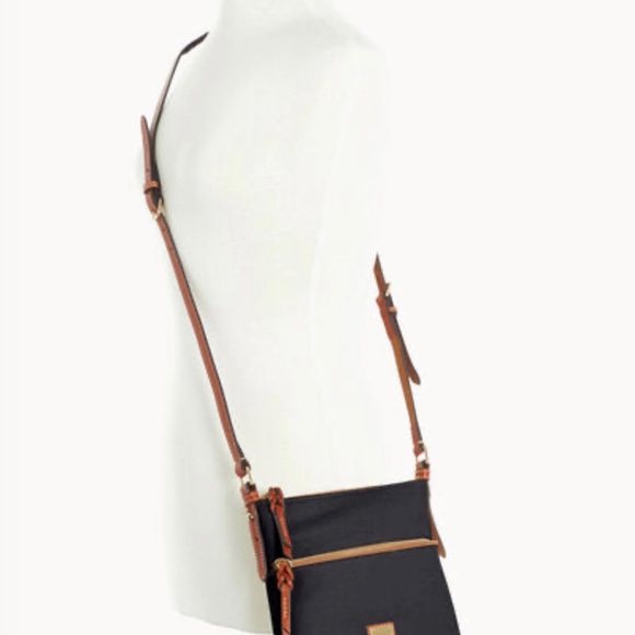Small Dooney & Bourne crossbody bag - like new! - Picture 2 of 4